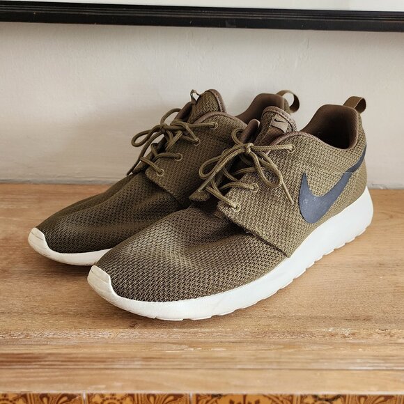 Nike Roshe Run Iguana Size M 10.5 - Picture 1 of 9